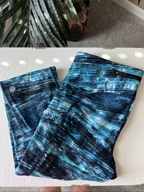 Lululemon Blue Ocean Print Athletic Leggings